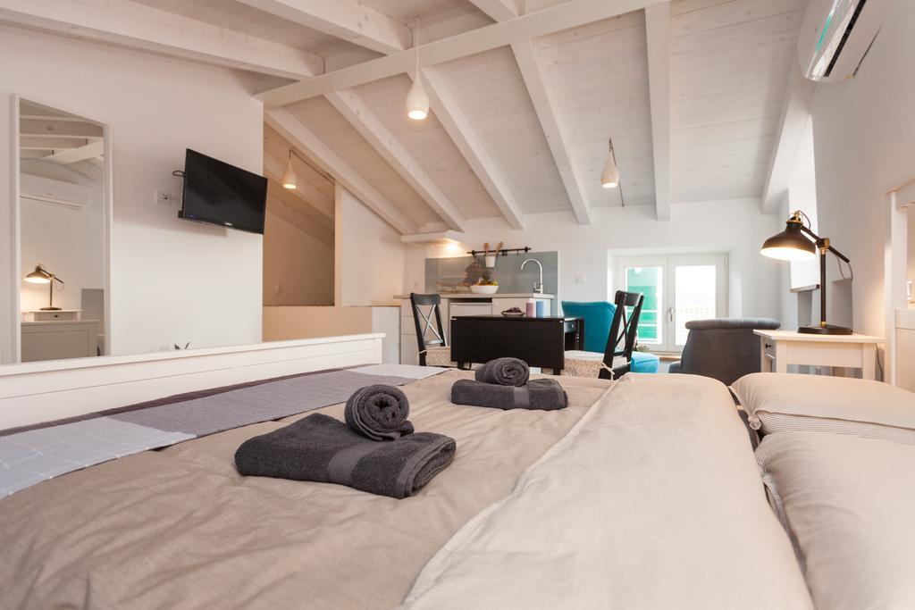 Apartments And Rooms Hey Rovinj Exterior photo