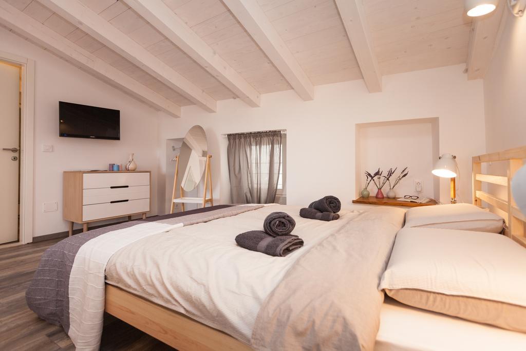 Apartments And Rooms Hey Rovinj Exterior photo